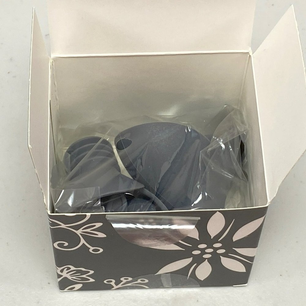 Temptations by Tara Wine Stopper Pourer Gray 2 PC Silicone Set